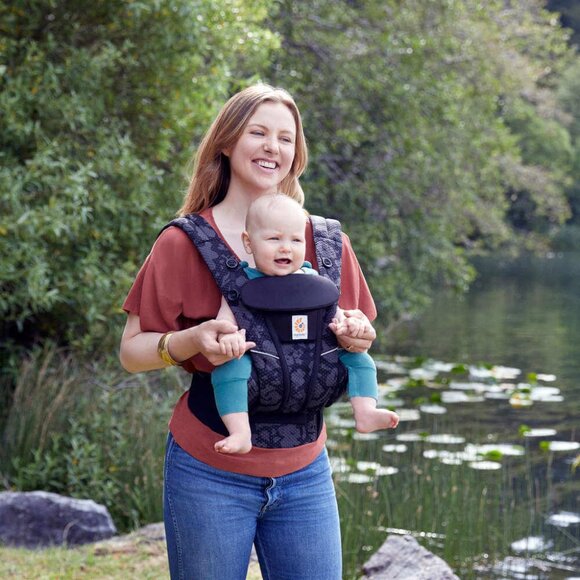 Ergobaby Carrier Onyx Blooms - Picture 1 of 3